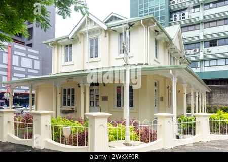 Edificio del centro di servizio del governo coloniale, Scott Street, Suva, viti Levu, Repubblica delle Figi Foto Stock