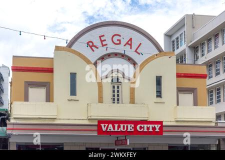 Facciata dell'edificio Art Deco Regal Cinema, Scott Street, Suva, viti Levu, Repubblica delle Figi Foto Stock