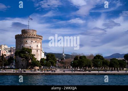 Torre Bianca, Torre OTE, Torre della televisione con Skyline Cafe, lungomare, Salonicco, Macedonia, Grecia Foto Stock