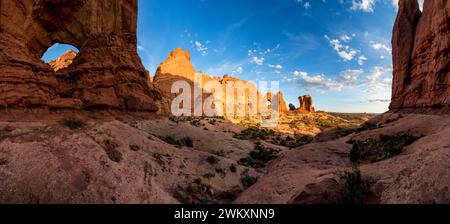 Vicino a Double Arch nel Parco Nazionale degli Aaches, Moab, Utah, Stati Uniti Foto Stock
