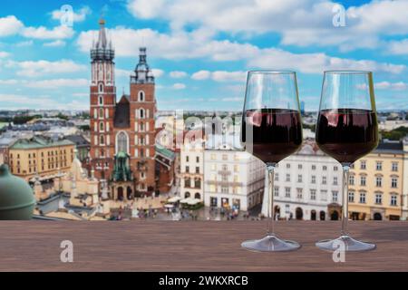 Centro di Cracovia con la Basilica di Maria dall'alto a Cracovia, Polonia Foto Stock