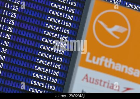 Flugbegleitergewerkschaft UFO Hat Tarifverhandlungen mit der Lufthansa fuer gescheitert erklaert und laesst ihre Mitglieder ueber Streiks Abstimmen. ARCHIVFOTO Warnstreiks am Flughafen Franz Josef Strauss in Muenchen haben am 17.02.2023 begonnen Ver.di droht mit Streik-Ausweitung Nichts fliegt Rund 300,000 Passagiere werden heute wohl von den Warnstreiks un deutschen Flughaefen betroffen Sein. Ver.di Will so Druck in den Tarifverhandlungen machen. An sieben deutschen FlughÊfen ist ein ganztaegiger Warnstreik angelaufen, der den Flugverkehr weitgehend lahmlegt. Dazu aufgerufen hatte die Gewerks Foto Stock