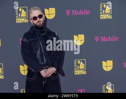 Miami, Stati Uniti. 22 febbraio 2024. Sabino cammina sul Red carpet alla 2024 36esima edizione dell'Univision. edizione del Premio lo Nuestro Award show al Kaseya Center di Miami, Florida, giovedì 22 febbraio 2024. Foto di Gary i Rothstein/UPI credito: UPI/Alamy Live News Foto Stock