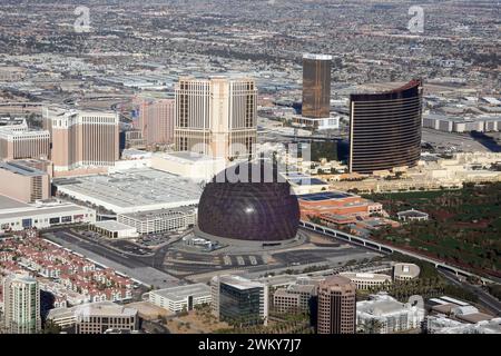 Una vista aerea generale della sfera sulla Strip di Las Vegas venerdì 16 febbraio 2024. Foto Stock