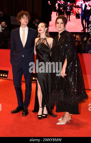 Douglas Smith, Amanda Seyfried und Ambur Braid bei der Premiere des Kinofilms Seven Veils auf der Berlinale 2024 / 74. Internationale Filmfestspiele Berlin im Berlinale Palast. Berlino, 22.02.2024 *** Douglas Smith, Amanda Seyfried e Ambur Braid alla prima del lungometraggio Seven Veils al Berlinale 2024 74 Berlin International Film Festival al Berlinale Palast Berlin, 22 02 2024 foto:XC.xNiehausx/xFuturexImagex Veils Prem 4263 Foto Stock
