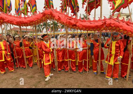 Duy Tien, ha Nam, Vietnam. Tich Dien è il festival che inizia la stagione agricola. Rituali di performance al Tich Dien Festival. Lễ Hội Tịch Điền Foto Stock