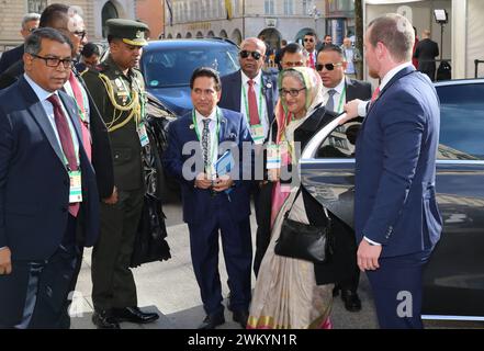 Die Premierministerin von Bangladesh, Sheikh Hasina Wajed, bei ihrer Ankunft zur Münchner Sicherheitskonferenz. Die Premierministerin von Bangladesh, Sheikh Hasina Wajed, bei ihrer Ankunft zur Münchner Sicherheitskonferenz. München Bayern Deutschland *** il primo ministro del Bangladesh, Sheikh Hasina Wajed, al suo arrivo alla Conferenza sulla sicurezza di Monaco, il primo ministro del Bangladesh, Sheikh Hasina Wajed, al suo arrivo alla Conferenza sulla sicurezza di Monaco Monaco di Baviera Baviera Germania Foto Stock