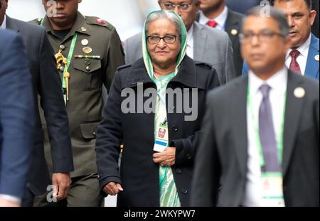 Die Premierministerin von Bangladesh, Sheikh Hasina Wajed, a Begleitung im Bereich des Hotel Bayerischer Hof a München während der Sicherheitskonferenz. Die Premierministerin von Bangladesh, Sheikh Hasina Wajed, a Begleitung im Bereich des Hotel Bayerischer Hof a München während der Sicherheitskonferenz. München Bayern Deutschland *** il primo Ministro del Bangladesh, Sheikh Hasina Wajed, ha accompagnato nella zona dell'Hotel Bayerischer Hof a Monaco di Baviera durante la Conferenza sulla sicurezza il primo Ministro del Bangladesh, Sheikh Hasina Wajed, accompagnato nella zona dell'Hotel Bayerischer Hof Foto Stock