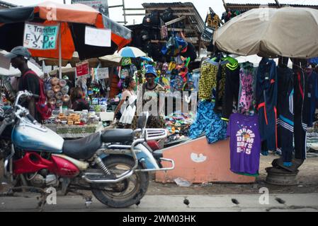 Mercato di strada nell'Africa subsahariana Foto Stock