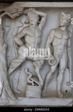 Sarcofago romano. Processione cerimoniale Dionysiac. Satiro. Mestiere. 160-180 AD. Tomba in via Aurelia Antica, Roma. Museo Nazionale Romano (Terme di Diocle Foto Stock