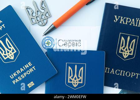 Documento di servizio passaporto. Centro ucraino per il rilascio dei documenti. Ucraina, Kiev - 26 gennaio 2024. Foto Stock