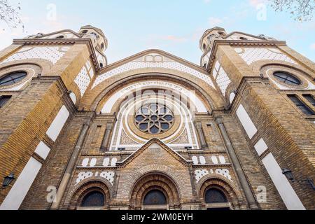 5 gennaio 2024, Novi Sad, Serbia: Grandezza architettonica della sinagoga di Novi Sad, testimonianza dello spirito duraturo della comunità ebraica e della sua Foto Stock