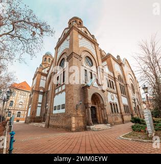 5 gennaio 2024, Novi Sad, Serbia: Grandezza architettonica della sinagoga di Novi Sad, testimonianza dello spirito duraturo della comunità ebraica e della sua Foto Stock