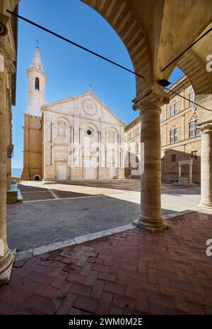 Santa Maria Assunta, Duomo di Santa Maria Assunta, Piazza Pio II, Pienza, Toskana, Italien |Duomo di Santa Maria Assunta, Piazza Pio II, Pienza, Tusc Foto Stock