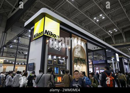 Yokohama, Giappone. 23 febbraio 2024. Lo stand Nikon è stato visto al CP camera & Photo Imaging Show 2024 a Pacifico Yokohama. La mostra CP presenta le più recenti tecnologie per fotocamere, fotografia e imaging. La mostra di quest'anno si tiene al Pacifico Yokohama e online fino a febbraio 25. (Credit Image: © Rodrigo Reyes Marin/ZUMA Press Wire) SOLO PER USO EDITORIALE! Non per USO commerciale! Foto Stock