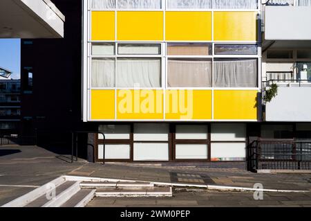 Golden Lane Estate London EC1Y, edificio di grado II progettato dagli architetti Chamberlin, Powell & Bon e completato nel 1962. Foto Stock