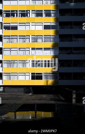 Golden Lane Estate London EC1Y, edificio di grado II progettato dagli architetti Chamberlin, Powell & Bon e completato nel 1962. Foto Stock