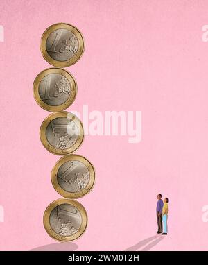 Due persone che guardano una colonna instabile di monete da un euro di grandi dimensioni Foto Stock