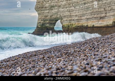 Le scogliere Chalk a Etretat lungo la costa alabastro francese Foto Stock