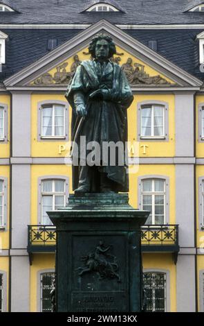 3827743 Beethoven - Bonn; (add.info.: BONN, Monumento a Ludwig van Beethoven a Munster Platz / BONN, monumento a Ludwig van Beethoven a Munster Platz); © Marcello Mencarini. Tutti i diritti riservati 2024. Foto Stock