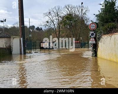 © Yves-René Tapon/radio France/Maxppp - Yves-René Tapon/radio France/Maxppp, 23/02/2024Inondazioni Mareuil-sur-Lay en Vendée France, 23 febbraio 2024 inondazioni nella Francia occidentale, dopo la tempesta di Louis *** didascalia locale *** France Bleu Loire Océan credito: MAXPPP/Alamy Live News Foto Stock