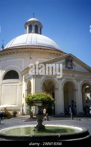 4065388 Chiesa di Santa Maria Assunta dell'architetto Bernini ad Ariccia, cittadina del Castello Romano, a breve distanza a sud-est di Roma; (add.info.: Chiesa di Santa Maria Assunta dell'architetto Bernini ad Ariccia, cittadina del Castello Romano, a breve distanza a sud-est da Roma la chiesa di Santa Maria dell'Assunzione costruita sul progetto del Bernini ad Ariccia, città dei Castelli romani a Sud-Est di Roma); © Marcello Mencarini. Tutti i diritti riservati 2024. Foto Stock