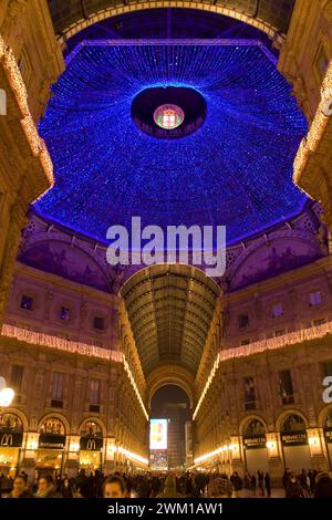 4066228 luci di Natale a Milano, dicembre 2007: Galleria Vittorio Emanuele II; (add.info.: luci di Natale a Milano, dicembre 2007: Galleria Vittorio Emanuele II luci a Milano, Natale 2007: Galleria Vittorio Emanuele II); © Marcello Mencarini. Tutti i diritti riservati 2024. Foto Stock