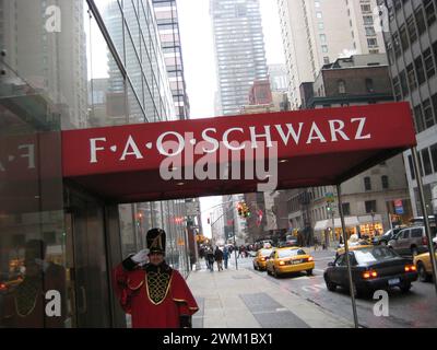 4066826 New York City, 2008. Il negozio di giocattoli di New York FAO Schwarz, situato nel General Motors Building a Fifth Avenue e 58th Street a Manhattan; (add.info.: New York (2008) New York, 2008. Il negozio di giocattoli F.A.O. Scwarz, situato nella cinquantottesima strada, Fifth Avenue, Manhattan); © Marcello Mencarini. Tutti i diritti riservati 2024. Foto Stock