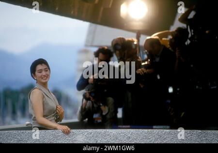 4068935 Festival di Cannes 1993. L'attrice cinese Gong li, protagonista del film "addio alla mia concubina" (Bawang bieji), vincitrice del Palm d'Or per il miglior film (foto); (add.info.: Cannes, Francia, Festival del Cinema di Cannes 1993. L'attrice Gong li, interprete del film "addio mia concubina" (Bawang bieji), vincitore della Palma d'oro per il miglior film); © Marcello Mencarini. Tutti i diritti riservati 2024. Foto Stock