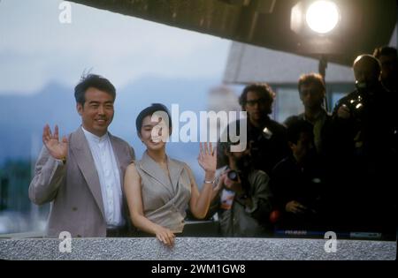 4068936 Festival di Cannes 1993. Chen Kaige e Gong li, regista e attrice del film "addio alla mia concubina" (Bawang bieji), vincitore del Palm d'Or per il miglior film (foto); (add.info.: Cannes, Francia, Festival del Cinema di Cannes 1993. Chen Kaige e Gong li, regista e attrice del film "addio mia concubina" (Bawang bieji), vincitore della Palma d'oro per il miglior film); © Marcello Mencarini. Tutti i diritti riservati 2024. Foto Stock