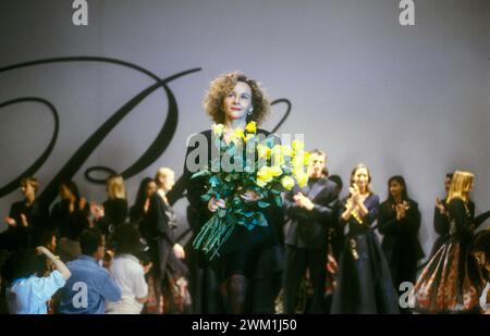 4069506 Milano, 1988. Anna Molinari, stilista del marchio Bluemarine (foto); (add.info.: Milano; Milano, Italia; Italia, Milano, 1988. Anna Molinari, stilista di Bluemarine); © Marcello Mencarini. Tutti i diritti riservati 2024. Foto Stock