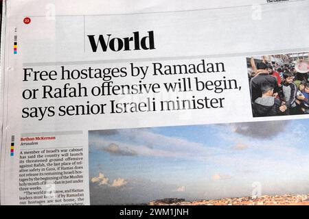 "Inizieranno gli ostaggi liberi da parte del Ramadan o dell'offensiva di Rafah, dice il ministro israeliano anziano", quotidiano israeliano The Guardian Israel Gaza, guerra palestinese articolo 2024 Regno Unito Foto Stock