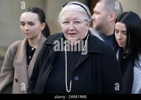 La madre di Emma Caldwell, Margaret Caldwell alla Glasgow High Court, dove Iain Packer è sotto processo per l'omicidio della 27enne Emma Caldwell, scomparsa a Glasgow il 4 aprile 2005, e il cui corpo è stato trovato a Limefield Woods, vicino a Roberton, nel Lanarkshire meridionale, il mese successivo. Packer si trova di fronte a un totale di 36 accuse che coinvolgono reati contro 25 donne, tutte delle quali nega. Data foto: Venerdì 23 febbraio 2024. Foto Stock