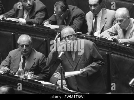 MME4719517 Roma, circa 1960 politico italiano segretario del Partito Socialista Italiano Pietro Nenni alla camera dei deputati/Roma, 1960 circa il politico Pietro Nenni, segretario del Partito Socialista Italiano (PSI), a Montecitorio, camera dei deputati - Marcello Mencarini Archivi storici; (add.info.: Roma, circa 1960 politico italiano segretario del Partito Socialista Italiano Pietro Nenni alla camera dei deputati/Roma, 1960 circa il politico Pietro Nenni, segretario del Partito Socialista Italiano (PSI), a Montecitorio, camera dei deputati - Archivio storico Marcello Mencarini); Foto Stock