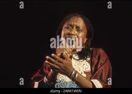 MME4727033 cantante sudafricana Miriam Makeba (circa 1980)/la cantante Miriam Makeba (1980 circa) -; (add.info.: cantante sudafricana Miriam Makeba (circa 1980)/la cantante Miriam Makeba (1980 circa) -); © Marcello Mencarini. Tutti i diritti riservati 2024. Foto Stock