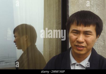 MME4739597 Lido di Venezia, Mostra del Cinema di Venezia 1989. Il regista taiwanese Hou Hsiao-Hsien, in concorso con il film “” Una città della tristezza”, vincitore del Premio Leone d’Oro per il miglior film/Lido di Venezia, Mostra del Cinema di Venezia 1989. Il regista taiwanese Hou Hsiao-Hsien, in concorso con il film “” Citt dolente””, vincitore del Leone d'oro per il miglior film -; (add.info.: Lido di Venezia, Mostra del Cinema di Venezia 1989. Il regista taiwanese Hou Hsiao-Hsien, in concorso con il film “” Una città della tristezza”, vincitore del Premio Leone d’Oro per il miglior film/Lido di Venezia, Mostra del Cinema di Venezia 1989. Il re Foto Stock