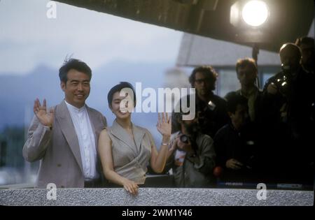 MME4745062 Festival di Cannes 1993. Chen Kaige e Gong li, regista e attrice del film "addio alla mia concubina" (Bawang bieji), vincitore del Palm d'Or per il miglior film/Festival del Cinema di Cannes 1993. Chen Kaige e Gong li, regista e attrice del film “” addio mia concubina” (Bawang bieji), vincitore della Palma d'oro per il miglior film -; (add.info.: Festival di Cannes 1993. Chen Kaige e Gong li, regista e attrice del film "addio alla mia concubina" (Bawang bieji), vincitore del Palm d'Or per il miglior film/Festival del Cinema di Cannes 1993. Chen Kaige e Gong li, regista Foto Stock