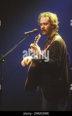 MME4756876 Roma, circa 1985. Francesco De Gregori Performing/Roma, 1985 circa. Il cantante Francesco De Gregori in concerto -; (add.info.: Roma, circa 1985. Francesco De Gregori Performing/Roma, 1985 circa. Il cantante Francesco De Gregori in concerto -); © Marcello Mencarini. Tutti i diritti riservati 2024. Foto Stock