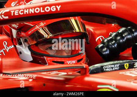Sakhir, Bahrein. 23 febbraio 2024. Charles Leclerc (MON) Ferrari SF-24. Formula 1 Testing, giorno tre, venerdì 23 febbraio 2024. Sakhir, Bahrein. Crediti: James Moy/Alamy Live News Foto Stock
