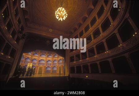 MME4795956 Teatro Rossini a Lugo di Ravenna (Italia), dove la famiglia del compositore Gioacchino Rossini si trasferì nel 1802/il Teatro Rossini a Lugo di Ravenna, dove nel 1802 si trasfer la famiglia del compositore Gioacchino Rossini -; (add.info.: teatro Rossini a Lugo di Ravenna (Italia), dove la famiglia del compositore Gioacchino Rossini si trasferì nel 1802/il Teatro Rossini a Lugo di Ravenna, dove nel 1802 si trasfer la famiglia del compositore Gioacchino Rossini -); © Marcello Mencarini. Tutti i diritti riservati 2024. Foto Stock