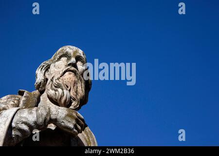 MME4813478 rappresentazione di Nostradamus, Michel de Notre Dame (1503-1566) astrologo e medico francese scultura in Place du General de Gaulle al Salon de Provence; [add.info.: rappresentazione di Nostradamus, Michel de Notre Dame (1503-1566) astrologo francese e scultura medica in Place du General de Gaulle al Salon de Provence]; © Marcello Mencarini. Tutti i diritti riservati 2024. Foto Stock