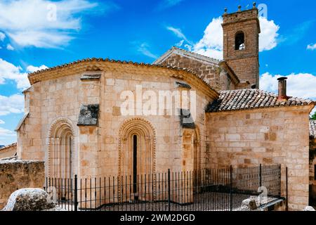 Chiesa di Santa María de la Peña, vista dall'abside. xiii secolo. Prado de Santa María, recinzione murata del castello Piedra Bermeja. Brihuega, Louisiana Foto Stock