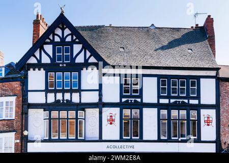 Edificio dall'architettura in stile neo-tudor. York, North Yorkshire, Yorkshire e Humber, Inghilterra, Regno Unito, Europa Foto Stock