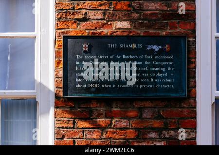 Targa stradale allo Shambles. York, North Yorkshire, Yorkshire e Humber, Inghilterra, Regno Unito, Europa Foto Stock