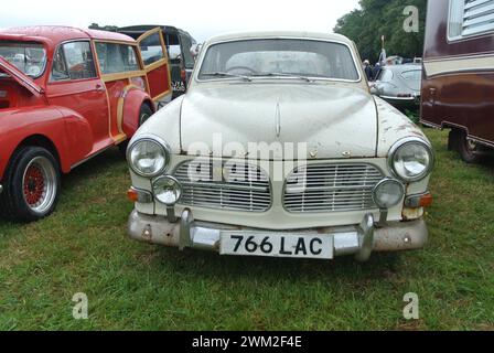 Una Volvo Amazon 121 del 1968 parcheggiata in mostra al 48th Historic Vehicle Gathering, Powderham, Devon, Inghilterra, Regno Unito. Foto Stock