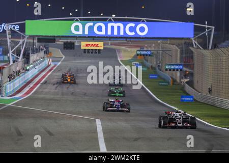 27 HULKENBERG Nico (Ger), Haas F1 Team VF-24 Ferrari, 22 TSUNODA Yuki (jap), Visa Cash App RB F1 Team VCARB 01, e 24 ZHOU Guanyu (chi), in palio il Team F1 Kick Sauber C44, azione durante i test pre-stagionali di Formula 1 Aramco 2024 del Campionato del mondo di Formula 1 FIA 2024 dal 21 al 23 febbraio 2024 sul circuito Internazionale del Bahrain, a Sakhir, in Bahrain Foto Stock