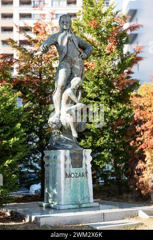 Statua di Wolfgang Amadeus Mozart, compositore austriaco, a East Park, Kobe, Giappone Foto Stock