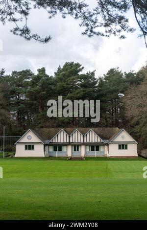 Blackheath Cricket Club e campo nel villaggio di Surrey, Inghilterra, Regno Unito Foto Stock