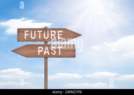 Futuro, presente, passato, concetto di cartello in legno. Foto Stock