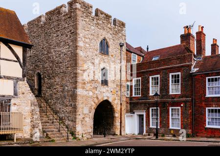 Westgate nelle mura della città vecchia, vista dall'interno. Southampton, Hampshire, Inghilterra, Regno Unito, Regno Unito, Europa Foto Stock